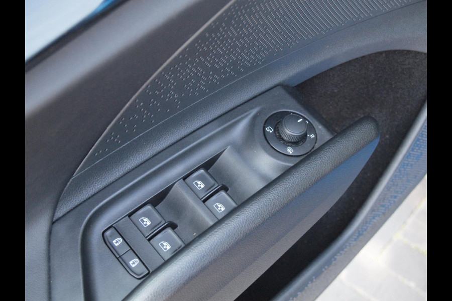 Škoda ENYAQ iV 80 First Edition | SOH 90% | Camera | Trekhaak | Apple Carplay | ACC | Warmtepomp |