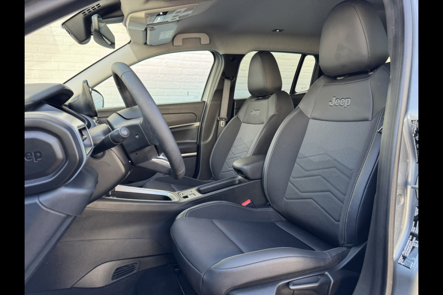 Jeep Avenger Summit 54 kWh Clima Camera Carplay Adaptive Cruise PDC voor en achter Half Leder