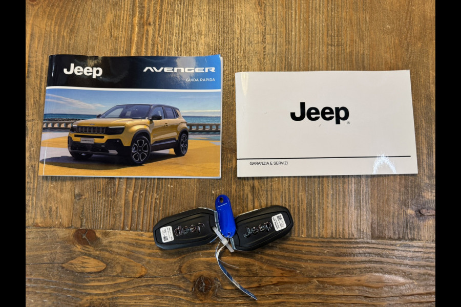 Jeep Avenger Summit 54 kWh Clima Camera Carplay Adaptive Cruise PDC voor en achter Half Leder