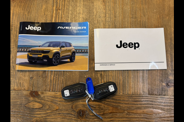 Jeep Avenger Summit 54 kWh Clima Camera Carplay Adaptive Cruise PDC voor en achter Half Leder