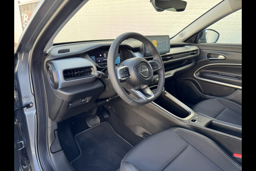 Jeep Avenger Summit 54 kWh Clima Camera Carplay Adaptive Cruise PDC voor en achter Half Leder