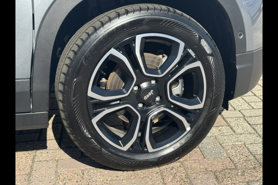 Jeep Avenger Summit 54 kWh Clima Camera Carplay Adaptive Cruise PDC voor en achter Half Leder
