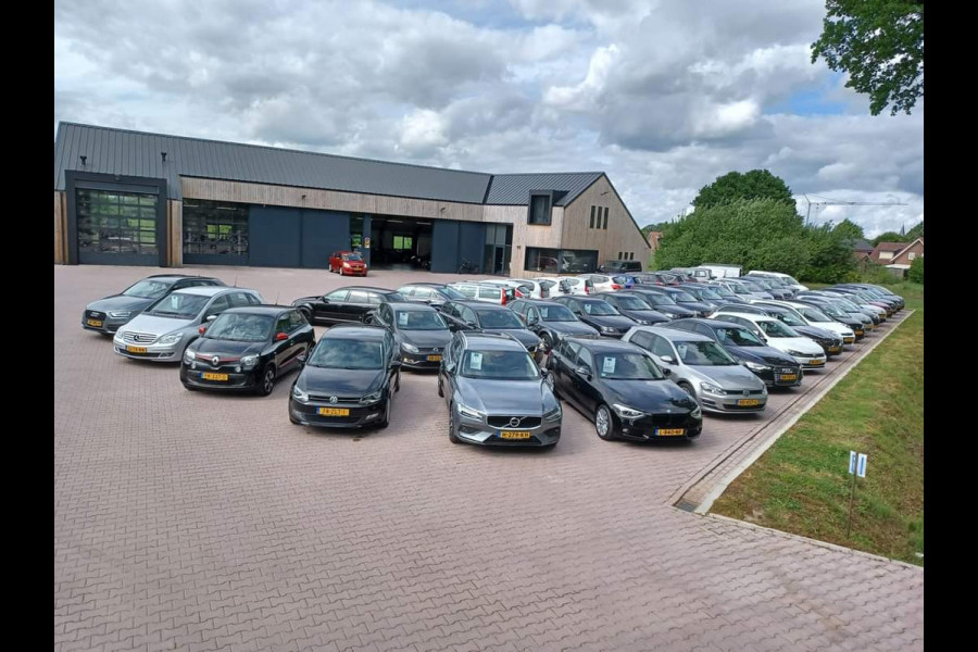 Volkswagen Crafter 35 2.0 TDI L3H3 Exclusive | Automaat | Executive Plus | LED | Camera | Trekhaak + opstap | ACC | Stuur & stoelverwarming | App-connect |