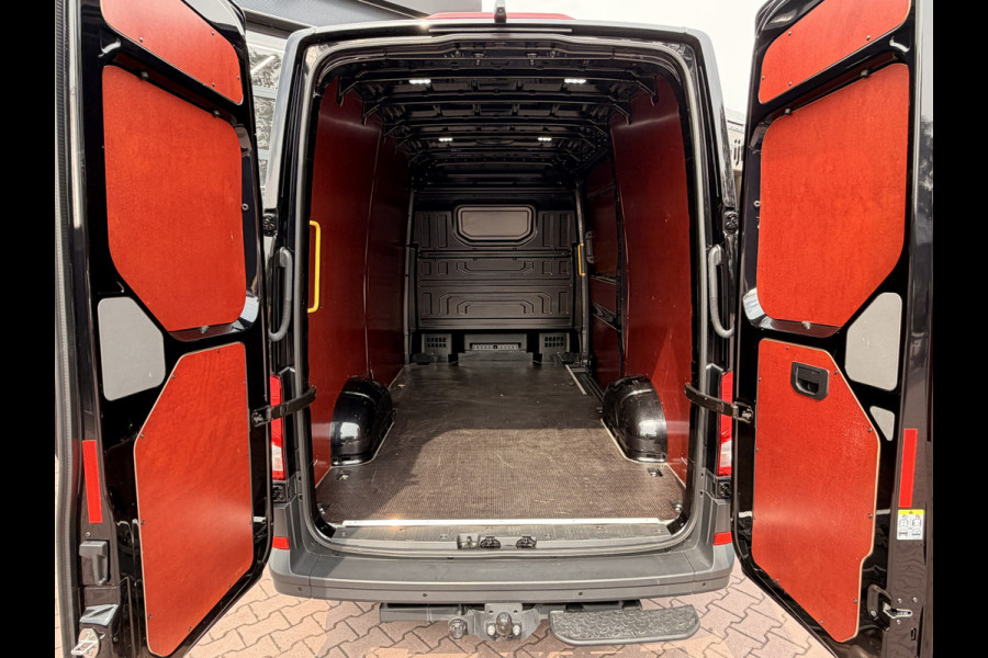 Volkswagen Crafter 35 2.0 TDI L3H3 Exclusive | Automaat | Executive Plus | LED | Camera | Trekhaak + opstap | ACC | Stuur & stoelverwarming | App-connect |