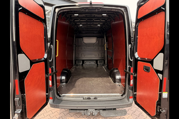 Volkswagen Crafter 35 2.0 TDI L3H3 Exclusive | Automaat | Executive Plus | LED | Camera | Trekhaak + opstap | ACC | Stuur & stoelverwarming | App-connect |