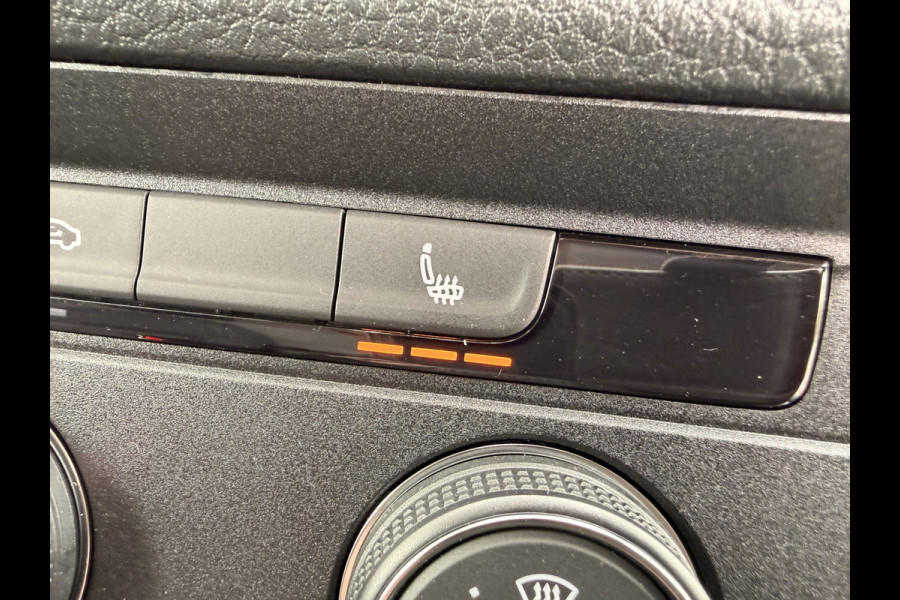 Volkswagen Crafter 35 2.0 TDI L3H3 Exclusive | Automaat | Executive Plus | LED | Camera | Trekhaak + opstap | ACC | Stuur & stoelverwarming | App-connect |