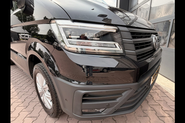 Volkswagen Crafter 35 2.0 TDI L3H3 Exclusive | Automaat | Executive Plus | LED | Camera | Trekhaak + opstap | ACC | Stuur & stoelverwarming | App-connect |