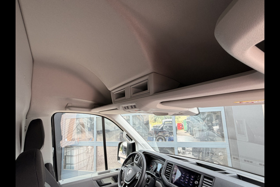 Volkswagen Crafter 35 2.0 TDI L3H3 Exclusive | Automaat | Executive Plus | LED | Camera | Trekhaak + opstap | ACC | Stuur & stoelverwarming | App-connect |