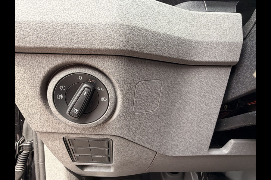 Volkswagen Crafter 35 2.0 TDI L3H3 Exclusive | Automaat | Executive Plus | LED | Camera | Trekhaak + opstap | ACC | Stuur & stoelverwarming | App-connect |