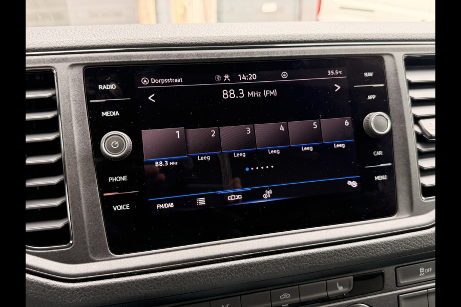 Volkswagen Crafter 35 2.0 TDI L3H3 Exclusive | Automaat | Executive Plus | LED | Camera | Trekhaak + opstap | ACC | Stuur & stoelverwarming | App-connect |