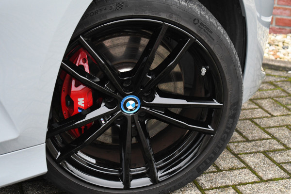 BMW 3 Serie Touring 330e xDrive M-Sport Pro Pano Trekh El-zetels 360 HUD Adp-onderstel