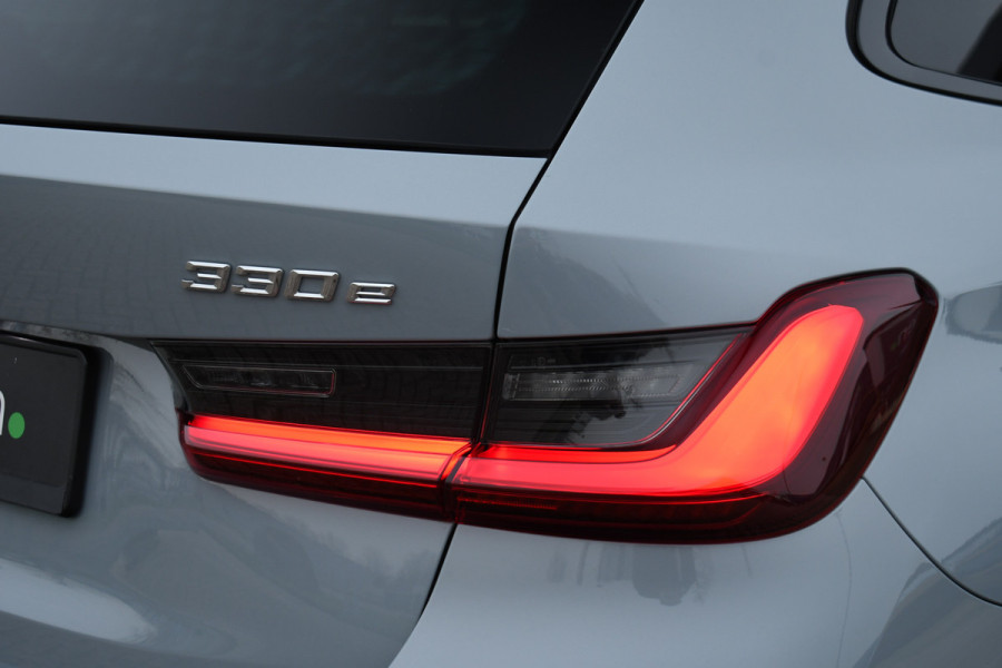 BMW 3 Serie Touring 330e xDrive M-Sport Pro Pano Trekh El-zetels 360 HUD Adp-onderstel