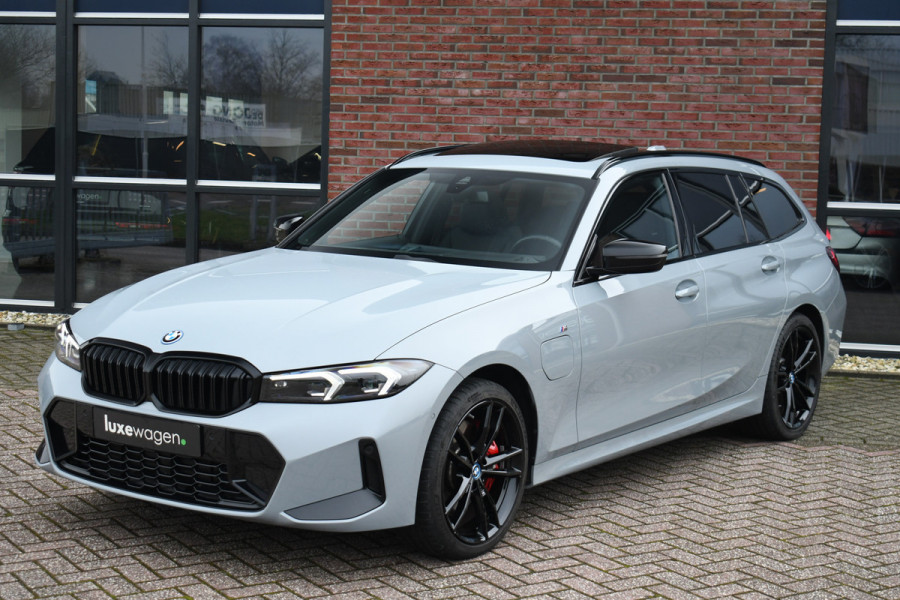 BMW 3 Serie Touring 330e xDrive M-Sport Pro Pano Trekh El-zetels 360 HUD Adp-onderstel