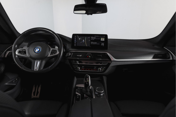 BMW 5 Serie Touring 530e Business Edition Plus | M-Sport | Shadow Line | S/K-Panodak | Laser | Head-Up | Elek. Trekhaak | Stoelverw. | Camera | NAV+App. Connect | ECC | Elek. Klep | LM 19" |
