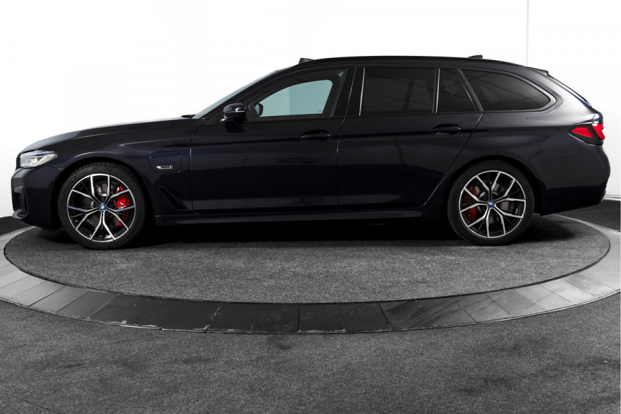 BMW 5 Serie Touring 530e Business Edition Plus | M-Sport | Shadow Line | S/K-Panodak | Laser | Head-Up | Elek. Trekhaak | Stoelverw. | Camera | NAV+App. Connect | ECC | Elek. Klep | LM 19" |