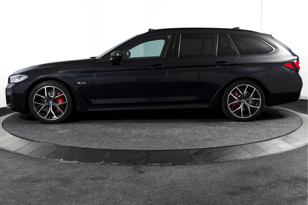 BMW 5 Serie Touring 530e Business Edition Plus | M-Sport | Shadow Line | S/K-Panodak | Laser | Head-Up | Elek. Trekhaak | Stoelverw. | Camera | NAV+App. Connect | ECC | Elek. Klep | LM 19" |