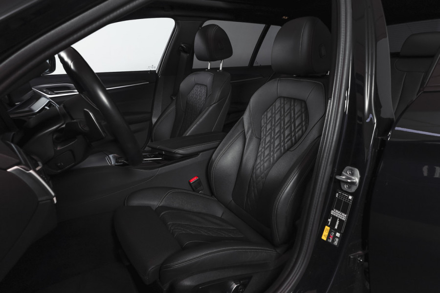 BMW 5 Serie Touring 530e Business Edition Plus | M-Sport | Shadow Line | S/K-Panodak | Laser | Head-Up | Elek. Trekhaak | Stoelverw. | Camera | NAV+App. Connect | ECC | Elek. Klep | LM 19" |