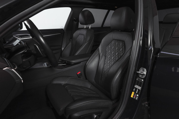 BMW 5 Serie Touring 530e Business Edition Plus | M-Sport | Shadow Line | S/K-Panodak | Laser | Head-Up | Elek. Trekhaak | Stoelverw. | Camera | NAV+App. Connect | ECC | Elek. Klep | LM 19" |