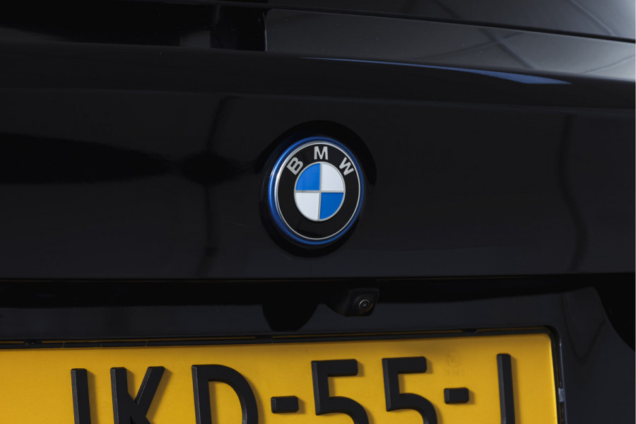BMW 5 Serie Touring 530e Business Edition Plus | M-Sport | Shadow Line | S/K-Panodak | Laser | Head-Up | Elek. Trekhaak | Stoelverw. | Camera | NAV+App. Connect | ECC | Elek. Klep | LM 19" |