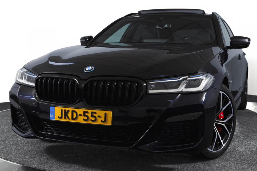BMW 5 Serie Touring 530e Business Edition Plus | M-Sport | Shadow Line | S/K-Panodak | Laser | Head-Up | Elek. Trekhaak | Stoelverw. | Camera | NAV+App. Connect | ECC | Elek. Klep | LM 19" |