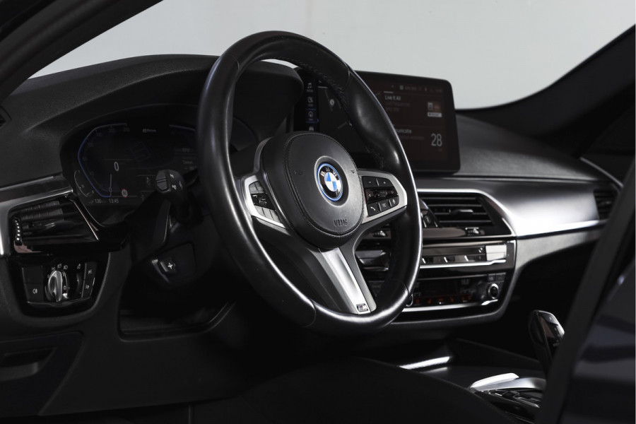 BMW 5 Serie Touring 530e Business Edition Plus | M-Sport | Shadow Line | S/K-Panodak | Laser | Head-Up | Elek. Trekhaak | Stoelverw. | Camera | NAV+App. Connect | ECC | Elek. Klep | LM 19" |
