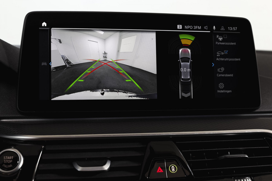 BMW 5 Serie Touring 530e Business Edition Plus | M-Sport | Shadow Line | S/K-Panodak | Laser | Head-Up | Elek. Trekhaak | Stoelverw. | Camera | NAV+App. Connect | ECC | Elek. Klep | LM 19" |