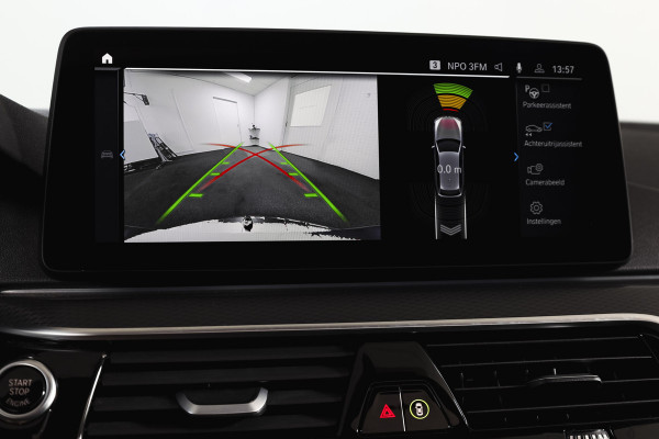 BMW 5 Serie Touring 530e Business Edition Plus | M-Sport | Shadow Line | S/K-Panodak | Laser | Head-Up | Elek. Trekhaak | Stoelverw. | Camera | NAV+App. Connect | ECC | Elek. Klep | LM 19" |