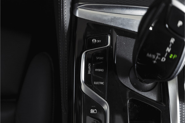 BMW 5 Serie Touring 530e Business Edition Plus | M-Sport | Shadow Line | S/K-Panodak | Laser | Head-Up | Elek. Trekhaak | Stoelverw. | Camera | NAV+App. Connect | ECC | Elek. Klep | LM 19" |