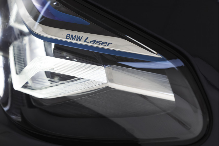 BMW 5 Serie Touring 530e Business Edition Plus | M-Sport | Shadow Line | S/K-Panodak | Laser | Head-Up | Elek. Trekhaak | Stoelverw. | Camera | NAV+App. Connect | ECC | Elek. Klep | LM 19" |