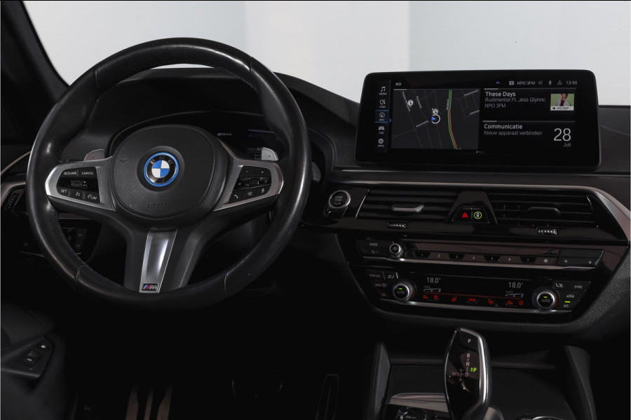 BMW 5 Serie Touring 530e Business Edition Plus | M-Sport | Shadow Line | S/K-Panodak | Laser | Head-Up | Elek. Trekhaak | Stoelverw. | Camera | NAV+App. Connect | ECC | Elek. Klep | LM 19" |