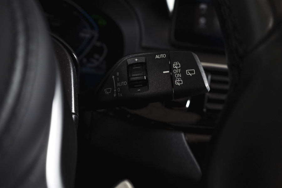 BMW 5 Serie Touring 530e Business Edition Plus | M-Sport | Shadow Line | S/K-Panodak | Laser | Head-Up | Elek. Trekhaak | Stoelverw. | Camera | NAV+App. Connect | ECC | Elek. Klep | LM 19" |