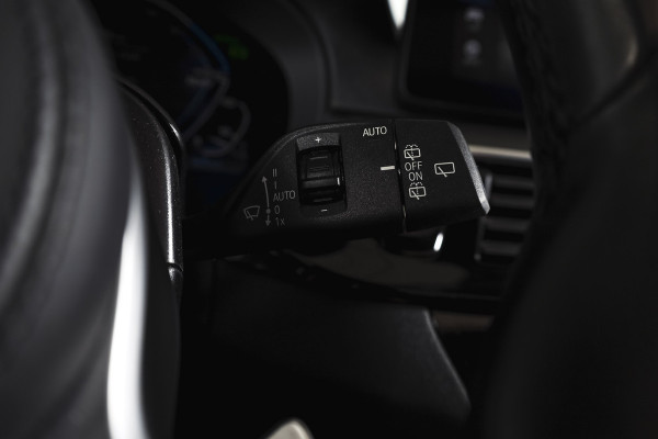 BMW 5 Serie Touring 530e Business Edition Plus | M-Sport | Shadow Line | S/K-Panodak | Laser | Head-Up | Elek. Trekhaak | Stoelverw. | Camera | NAV+App. Connect | ECC | Elek. Klep | LM 19" |