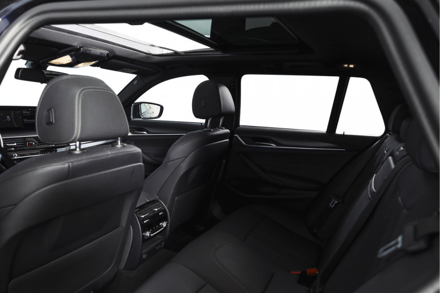 BMW 5 Serie Touring 530e Business Edition Plus | M-Sport | Shadow Line | S/K-Panodak | Laser | Head-Up | Elek. Trekhaak | Stoelverw. | Camera | NAV+App. Connect | ECC | Elek. Klep | LM 19" |