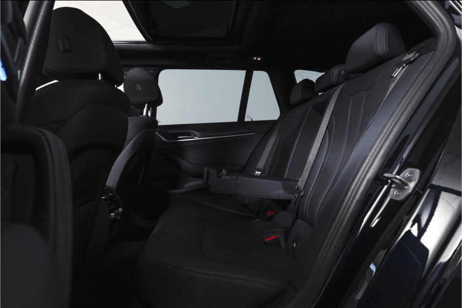 BMW 5 Serie Touring 530e Business Edition Plus | M-Sport | Shadow Line | S/K-Panodak | Laser | Head-Up | Elek. Trekhaak | Stoelverw. | Camera | NAV+App. Connect | ECC | Elek. Klep | LM 19" |