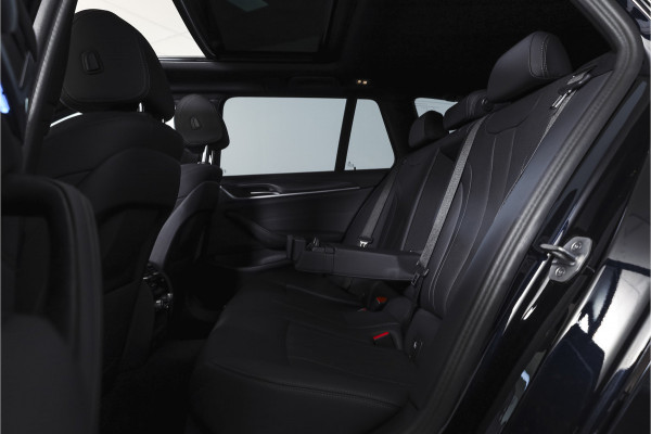 BMW 5 Serie Touring 530e Business Edition Plus | M-Sport | Shadow Line | S/K-Panodak | Laser | Head-Up | Elek. Trekhaak | Stoelverw. | Camera | NAV+App. Connect | ECC | Elek. Klep | LM 19" |