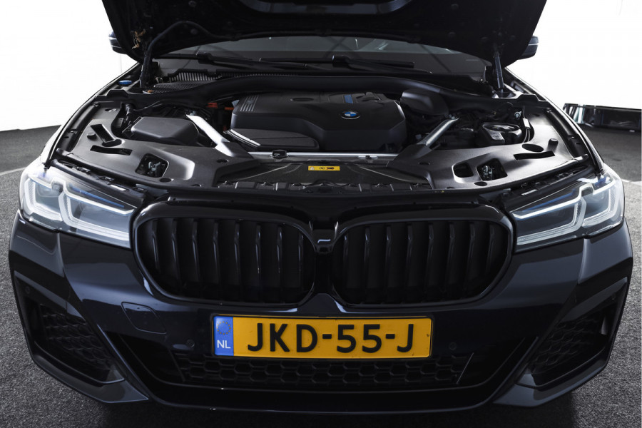 BMW 5 Serie Touring 530e Business Edition Plus | M-Sport | Shadow Line | S/K-Panodak | Laser | Head-Up | Elek. Trekhaak | Stoelverw. | Camera | NAV+App. Connect | ECC | Elek. Klep | LM 19" |