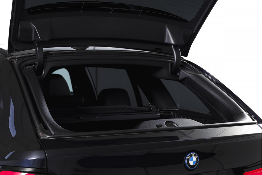 BMW 5 Serie Touring 530e Business Edition Plus | M-Sport | Shadow Line | S/K-Panodak | Laser | Head-Up | Elek. Trekhaak | Stoelverw. | Camera | NAV+App. Connect | ECC | Elek. Klep | LM 19" |