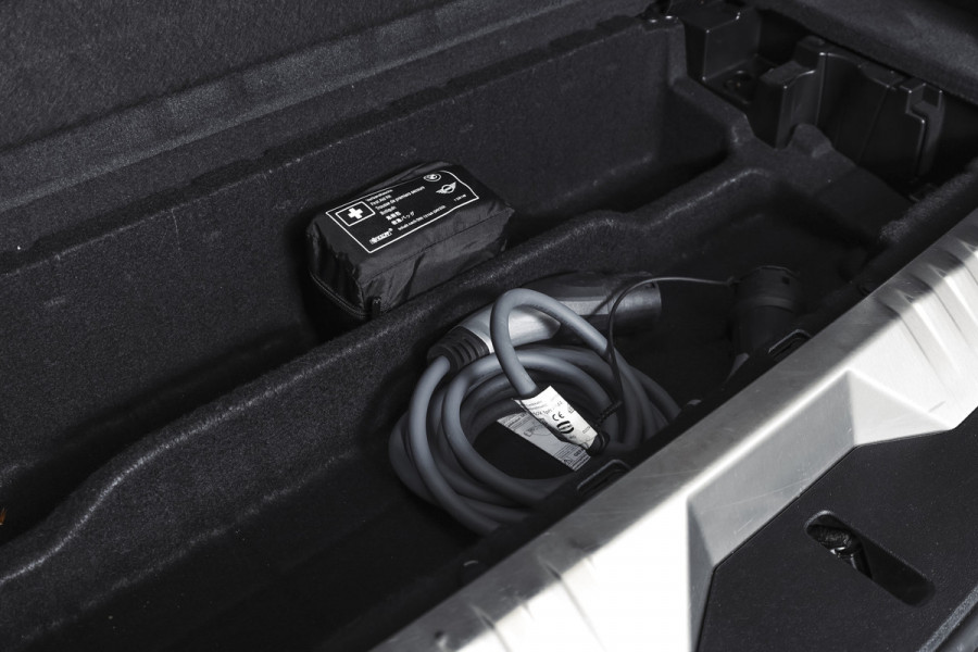 BMW 5 Serie Touring 530e Business Edition Plus | M-Sport | Shadow Line | S/K-Panodak | Laser | Head-Up | Elek. Trekhaak | Stoelverw. | Camera | NAV+App. Connect | ECC | Elek. Klep | LM 19" |