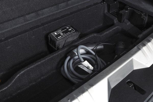 BMW 5 Serie Touring 530e Business Edition Plus | M-Sport | Shadow Line | S/K-Panodak | Laser | Head-Up | Elek. Trekhaak | Stoelverw. | Camera | NAV+App. Connect | ECC | Elek. Klep | LM 19" |