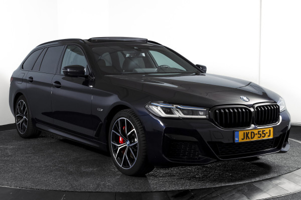 BMW 5 Serie Touring 530e Business Edition Plus | M-Sport | Shadow Line | S/K-Panodak | Laser | Head-Up | Elek. Trekhaak | Stoelverw. | Camera | NAV+App. Connect | ECC | Elek. Klep | LM 19" |