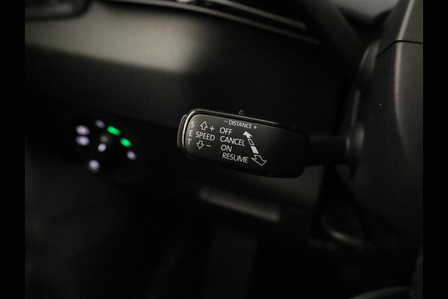 Škoda Karoq 1.5 TSI ACT Business Edition Ultimate | Trekhaak | Stoel- en stuurverwarming | Adaptive cruise control | lichtemetalen velgen 18" |