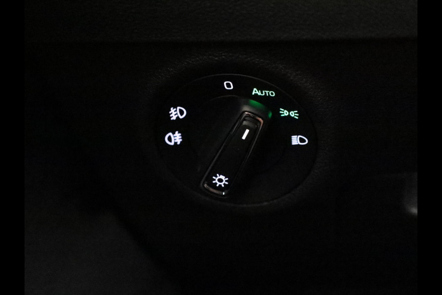 Škoda Karoq 1.5 TSI ACT Business Edition Ultimate | Trekhaak | Stoel- en stuurverwarming | Adaptive cruise control | lichtemetalen velgen 18" |