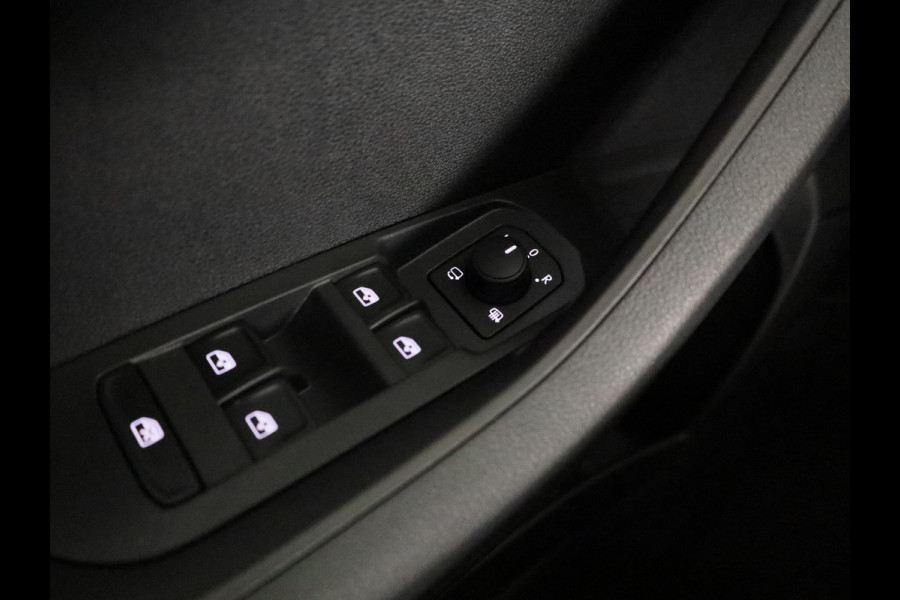 Škoda Karoq 1.5 TSI ACT Business Edition Ultimate | Trekhaak | Stoel- en stuurverwarming | Adaptive cruise control | lichtemetalen velgen 18" |