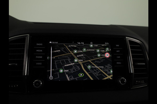 Škoda Karoq 1.5 TSI ACT Business Edition Ultimate | Trekhaak | Stoel- en stuurverwarming | Adaptive cruise control | lichtemetalen velgen 18" |