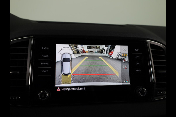 Škoda Karoq 1.5 TSI ACT Business Edition Ultimate | Trekhaak | Stoel- en stuurverwarming | Adaptive cruise control | lichtemetalen velgen 18" |