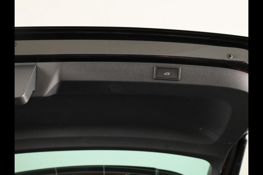 Škoda Karoq 1.5 TSI ACT Business Edition Ultimate Travel assist pakket | Virtual Pedal | Winterpakket | Trekhaak |