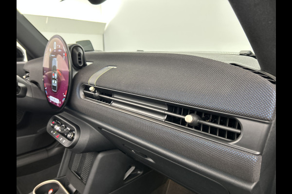 MINI Cabrio 2.0 164 PK Cooper Favoured Sportstoel/Head-Up Display/18'LMV