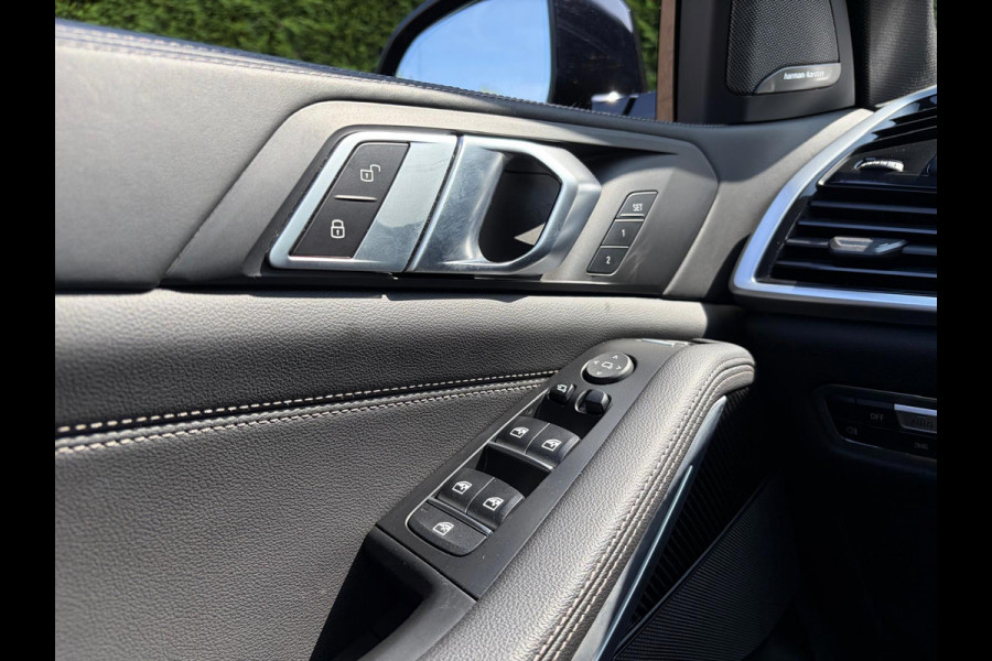 BMW X5 XDrive45e High Executive M Sport 4WielSturing Luchtvering HUD H&K 22INCH