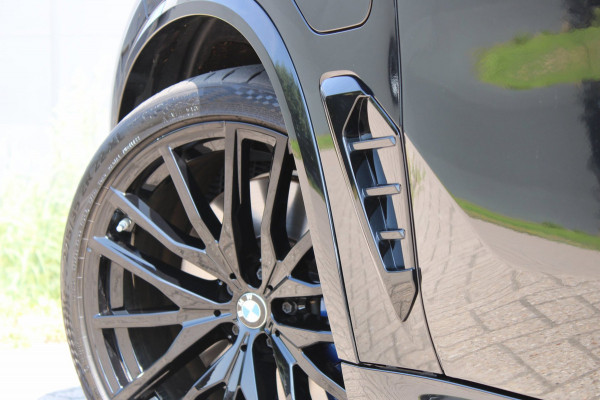 BMW X5 XDrive45e High Executive M Sport 4WielSturing Luchtvering HUD H&K 22INCH
