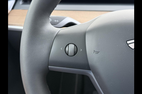 Tesla Model Y Long Range AWD 75 kWh SOH 95% | UNIEKE KM-STAND 37.000 KM | HW3/FSD3 | TESLA FABRIEKSGARANTIE T/M 04-2028 OF 80.000 KM | GARANTIE OP HOOGVOLTACCU & AANDRIJFLIJN T/M 04-2032 OF 192.000 KM |